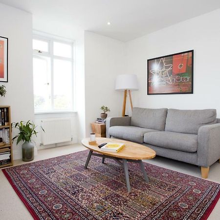 Bright 2 Bedroom Apt - Great Location - Free Parking Bournemouth Luaran gambar
